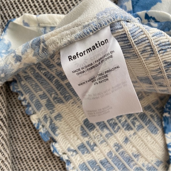 Reformation Reign Top in Olympia Blue Floral Smocked Sweetheart Long Sleeve sz 6 - Picture 7 of 8